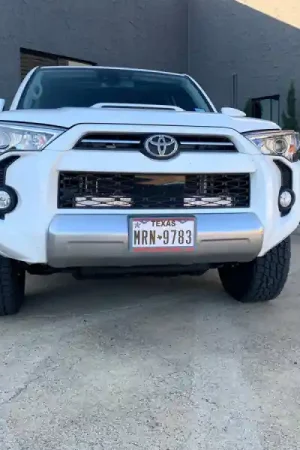Cali Raised 14-24 Toyota 4Runner 32In Hidden Grille LED Light Bar Brackets - One Combo Beam w/ Bar Direct From Factory